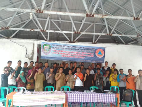 Sosialisasi Desa Tangguh Bencana, Bhabinkamtibmas Ajak Warga Tingkatkan Kewaspadaan