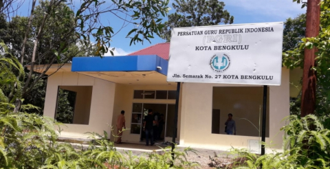 Gedung PGRI yang Terbengkalai