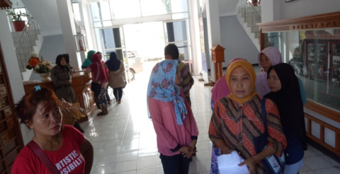 Sejumlah Pedagang Mendatangi Kantor DPRD Bengkulu Selatan Selasa (8/1/2019)