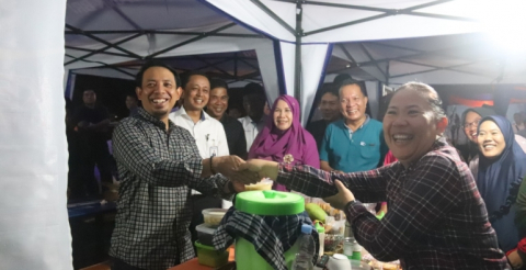 Wawali Serahkan CSR BRI ke Pedagang KZ Abidin