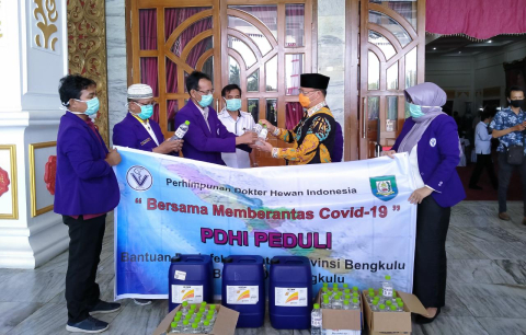 Penyerahan Simbolik Oleh PDHI Kepada Gubernur Rohidin Mersyah