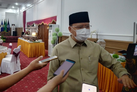 Gubernur Rohidin Mersyah saat diwawancarai