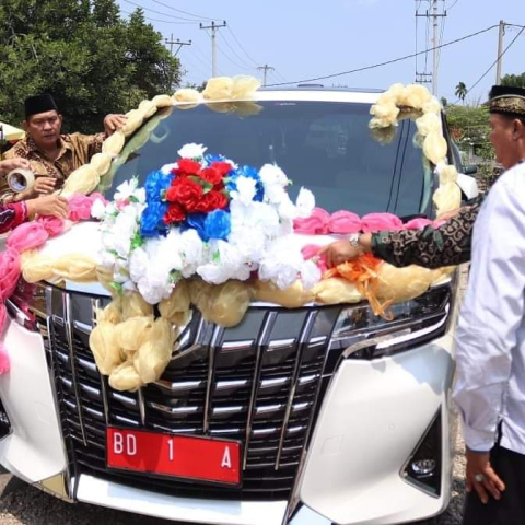 Mobil Aphard Wali Kota Tetap Menghiasi Kebahagian Masyarakat
