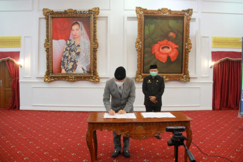 Gubernur Rohidin Hadiri Rapat Paripurna Agenda, Penandatanganan PPAS R-APBD Provinsi Bengkulu 2021