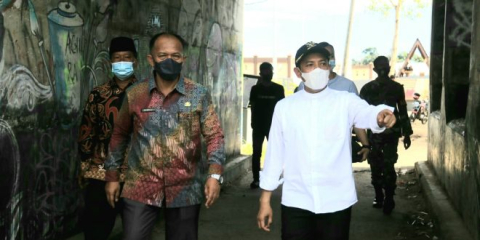 Wakil Wali kota Bengkulu Dedy Wahyudi bersama perwakilan kontraktor PT Adhi Karya dan perangkat Kelurahan Pasar Bengkulu pun langsung meninjau persiapan untuk launchingnya wisata kota tuo ShareFacebookTwitterWhatsApp