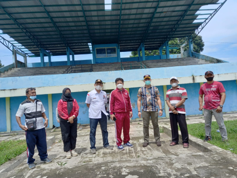 Wakil Bupati RL Hendra Wahyudiansyah, SH didampingi Camat Curup Tengah dan Ketua Karang Taruna RL saat meninjau aset milik Pemda yang akan dikelola oleh Karang Taruna