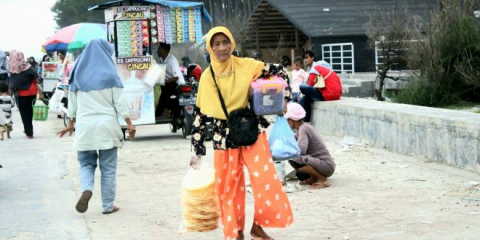 Nenek Supiah Si Tulang Punggung Keluarga