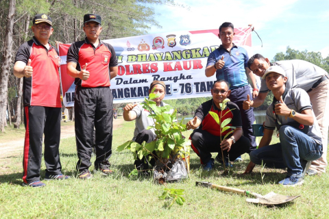  Tanam Pohon Bersama