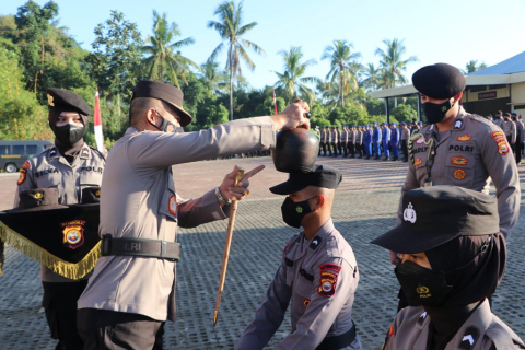 Kapolda Bengkulu Pimpin Upacara Tradisi Penerimaan Bintara Baru