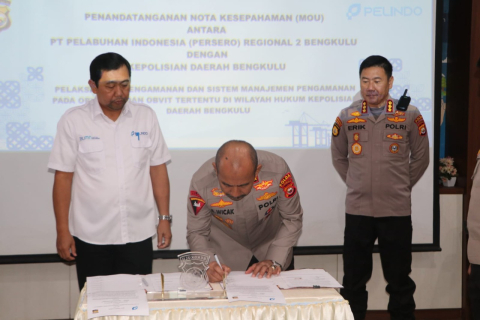 Kapolda Bengkulu Bersama GM Pelindo Tandatangani Perpanjangan MOU Pengamanan