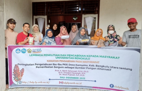 Pemberdayaan Masyarakat Kemumu melalui Budidaya Sorgum & Diversifikasi Olahannya oleh Dosen Unib