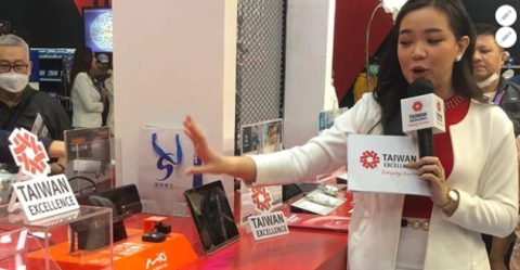 Produk MioEYE K + VisionMax dan Mio MiVue R850D dari Mitac Digital Technology Corp. yang dipamerkan di Pavilion Taiwan Excellence dalam pameran INAPA 2023