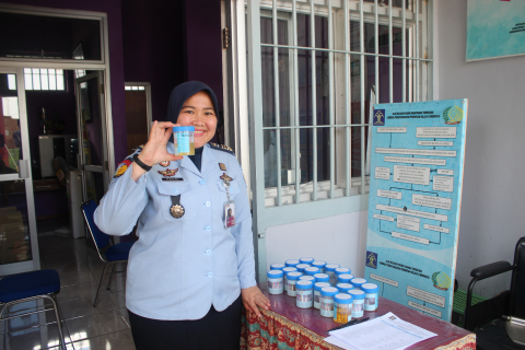 Petugas Lapas Perempuan Tes Urine