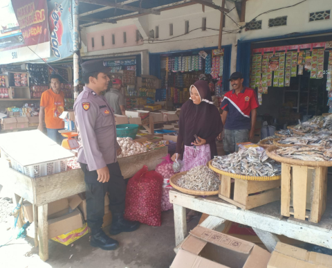 KSPK Polsek Ketahun Sambangi Pedagang Pasar Tradisional dan Beri Imbauan Kamtibmas
