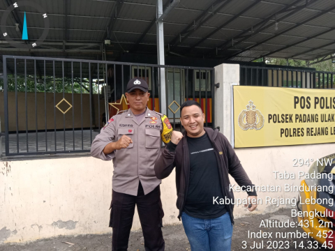Polsek Sindang Kelingi Berikan Pengawalan Pengendara Menuju Wilayah Padang Ulak Tanding