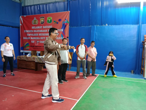 Meriahkan Hut Bhayangkara Ke 77, Kapolres Mukomuko Gelar Turnamen Badminton