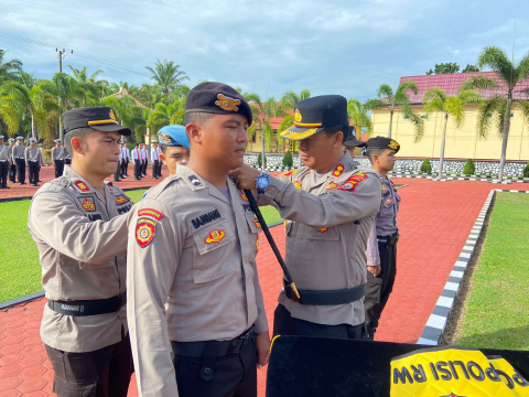 Jelang Pemilu Damai Menuju Indonesia Maju, Polres Mukomuko Gelar Apel Bhabinkamtibmas dan Polisi RW