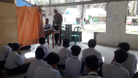 Sat Lantas Mukomuko Sosialisasi Tata Tertib Berlalu Lintas di SMPIT IQBS Umar Mukomuko