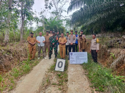 Awasi Anggaran Dana Desa, Kapolsek Ketahun Bersama Bhabinkamtibmas Hadiri Pra Pelaksanaan Titik Nol