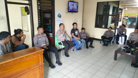 Pimpin Anev Kapolsek Ketahun Freddy Simaremare  Berikan Arahan
