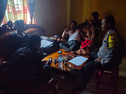 Sambang Dialogis, Bhabinkamtibmas Polsek Muara Sahung Sampaikan Imbauan Kamtibmas Jelang Pemilu 2024