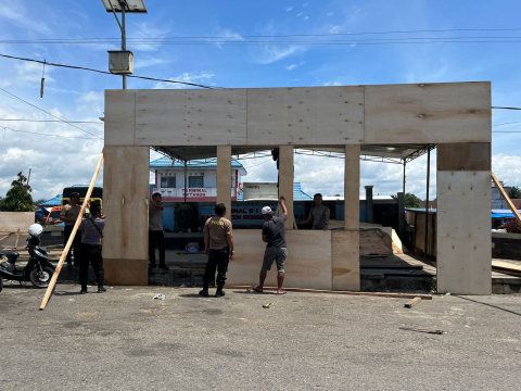 Polsek Ketahun Dirikan Pos Pelayanan Natal dan Tahun Baru di Depan Termina Ketahun