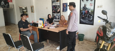 Ngobrol Bersama Warga, Anggota Polsek Ketahun Sampaikan Imbauan Kamtibmas