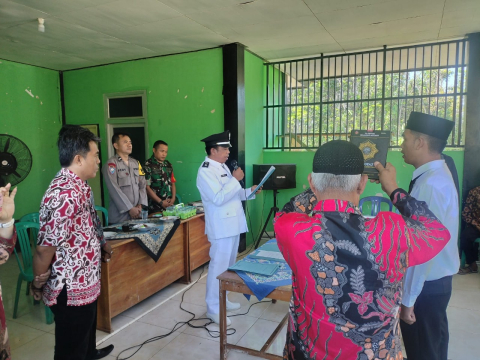 Dukung Jalannya Pemerintahan Desa, Polsek Lais Hadiri Pelantikan Perangkat Desa Balam