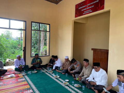 Kapolsek Batik Nau Beserta Anggotanya Undang Ustad Sumarwansyah Dalam Kegiatan Doa Bersama