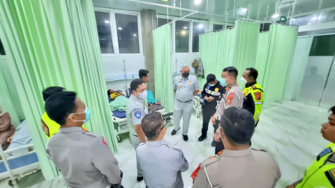  Seluruh Korban Kecelakaan Bus Bhinneka di Tol Km 41 Karawang Terjamin Jasa Raharja  Jakarta – Jasa Raharja menjamin seluruh korban bus Bhinneka yang mengalami kecelakaan lalu lintas di jalan tol KM. 41 Karawang Barat, Jawa Barat, pada Minggu (31/12/2023)