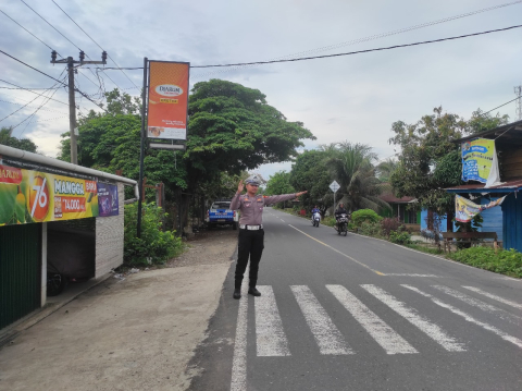 Bentuk Pelayanan di Pagi Hari, Polsek Ketahun Gatur Lalin Pagi