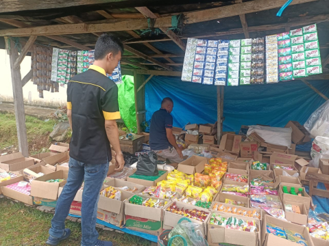 Personel Polsek Air Besi Pantau Harga Bahan Pokok di Pasar Tradisional Desa Lubuk Tanjung