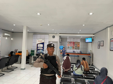 Personel Polsek Ketahun Kontrol Bank BRI, Berikan Rasa Aman dan Kondusif
