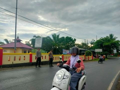 Piket SPKT Melaksanakan Commander Wish di Depan Mako Polsek Ketahun