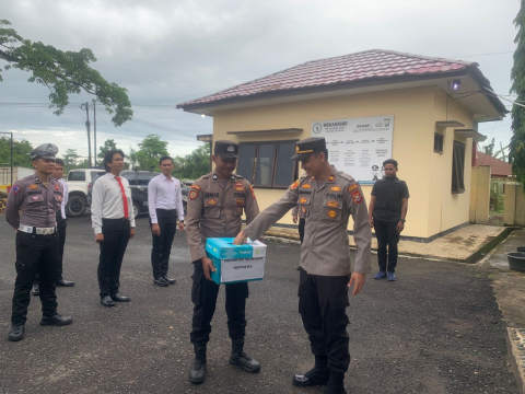 Wujud Polri Selalu Peduli, Polsek Ketahun Lakukan Kegiatan Gerakan Sedekah Bersama