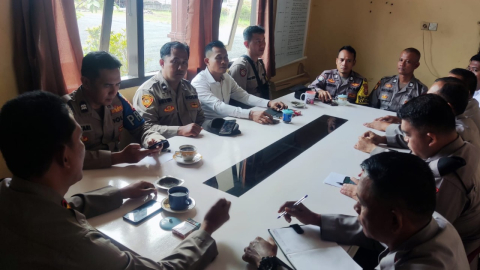 Pimpin Anev Mingguan, Kapolsek Padang Jaya : Tingkatkan Kinerja dan Pelayanan Masyarakat