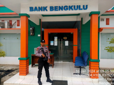 Personel Polsek Ketahun Pengamanan Objek Vital Bank BPD