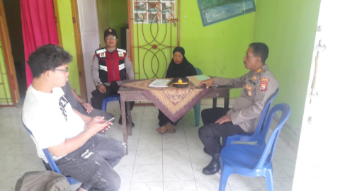 Ngobrol Bersama Warga, Bhabinkamtibmas Sampaikan Imbauan Kamtibmas