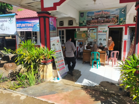 Sambangi Puskesmas, Bhabinkamtibmas Polsek Ketahun Imbau Kamtibmas