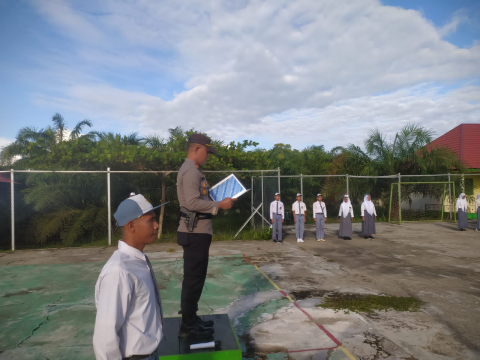 Jadi Irup di Sekolah, Kapolsek Batik Nau Titip Pesan Kamtibmas