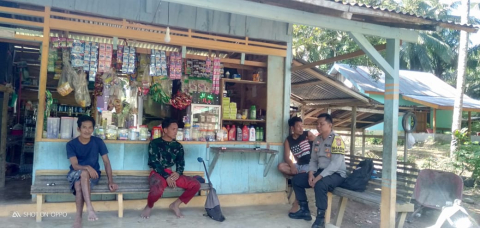 Bhabinkamtibmas Sambang Warga Binaanya Di Desa Talang Baru