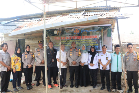 Wakapolda Bengkulu Pimpin Peletakan Batu Pertama Program Bedah Rumah Ke-44