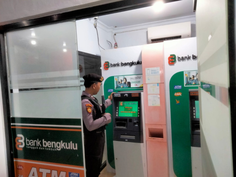 Patroli Objek Vital, Polres Kaur Sambangi ATM di Bank-Bank di Kota Bintuhan 