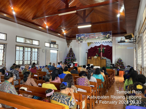 Personel Polres Rejang Lebong Laksanakan Pengamanan Ibadah di Gereja GKII Tempel Rejo 