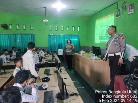 Polantas Peduli Generasi Bangsa, Satlantas Polres Bengkulu Utara Edukasi Pelajar MTsN 1 BU 