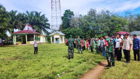 Kapolsek Air Besi Hadiri Apel Siaga Gabungan Satlinmas Pengamanan TPS Pemilu 2024 di Kecamatan Air Besi