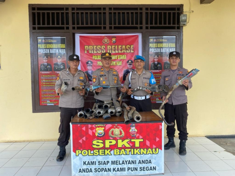 Gelar Press Release, Polsek Batik Nau Berhasil Sita Puluhan Knalpot Brong