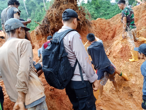 2 Hari Tertimbun Longsor, Warga Kaur Ditemukan Sudah Meninggal 