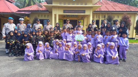 Polisi Sahabat Anak, Poslek Penarik Terima Kunjungan Anak Paud Terpadu Mulya Sari Desa Bumi Mulya