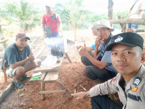 Selesaikan Masalah Batas Tanah, Personel Polsek Batik Nau Laksanakan Problem Solving